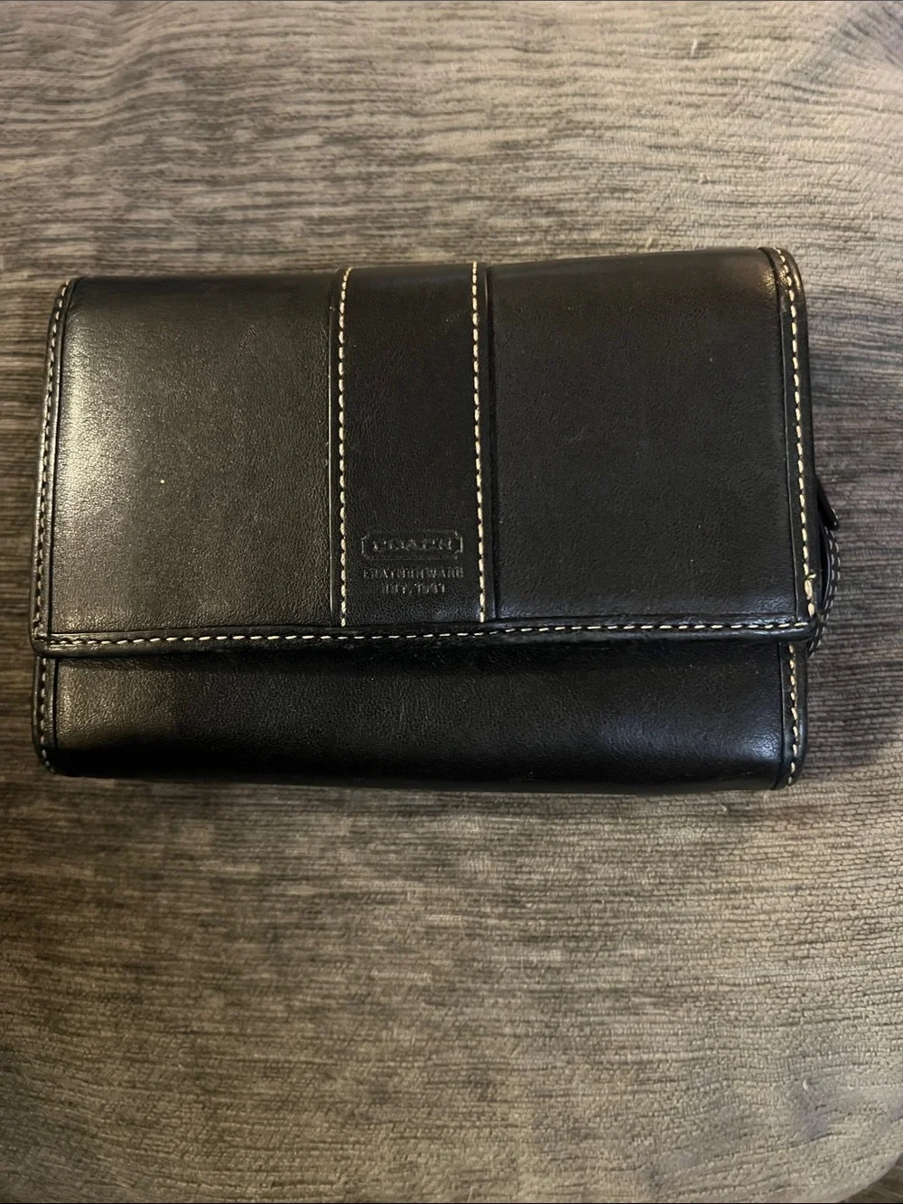 COACH Black Leather Bifold Wallet with Contrast Stitching